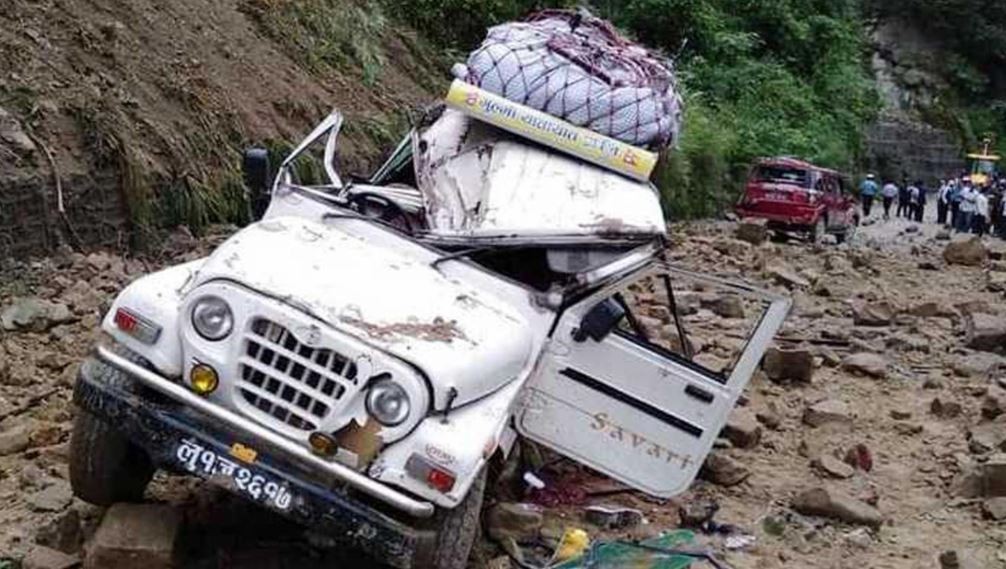 jeep-hit-by-landslide-driver-dies
